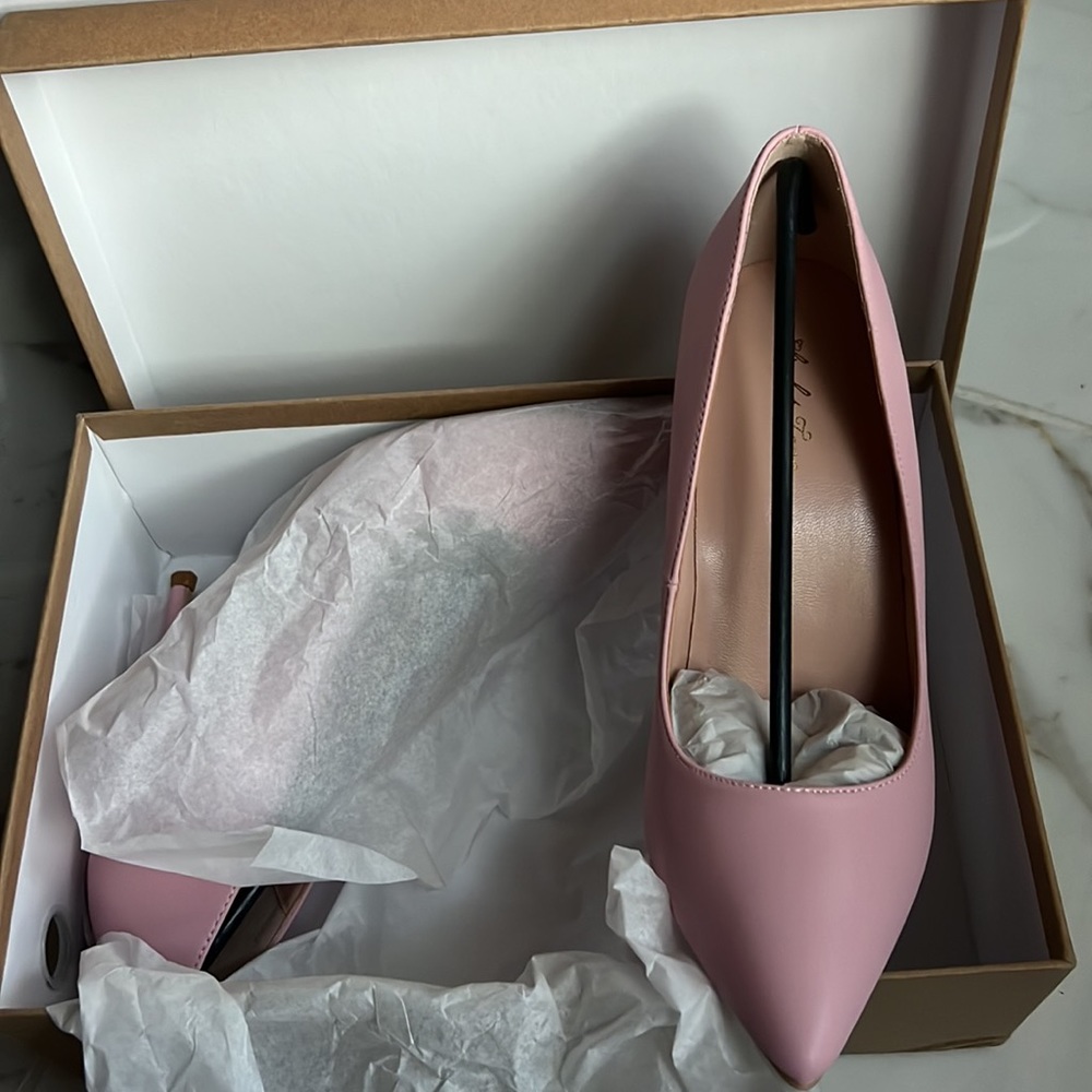 Shoes 👠 - Picture 3 of 3